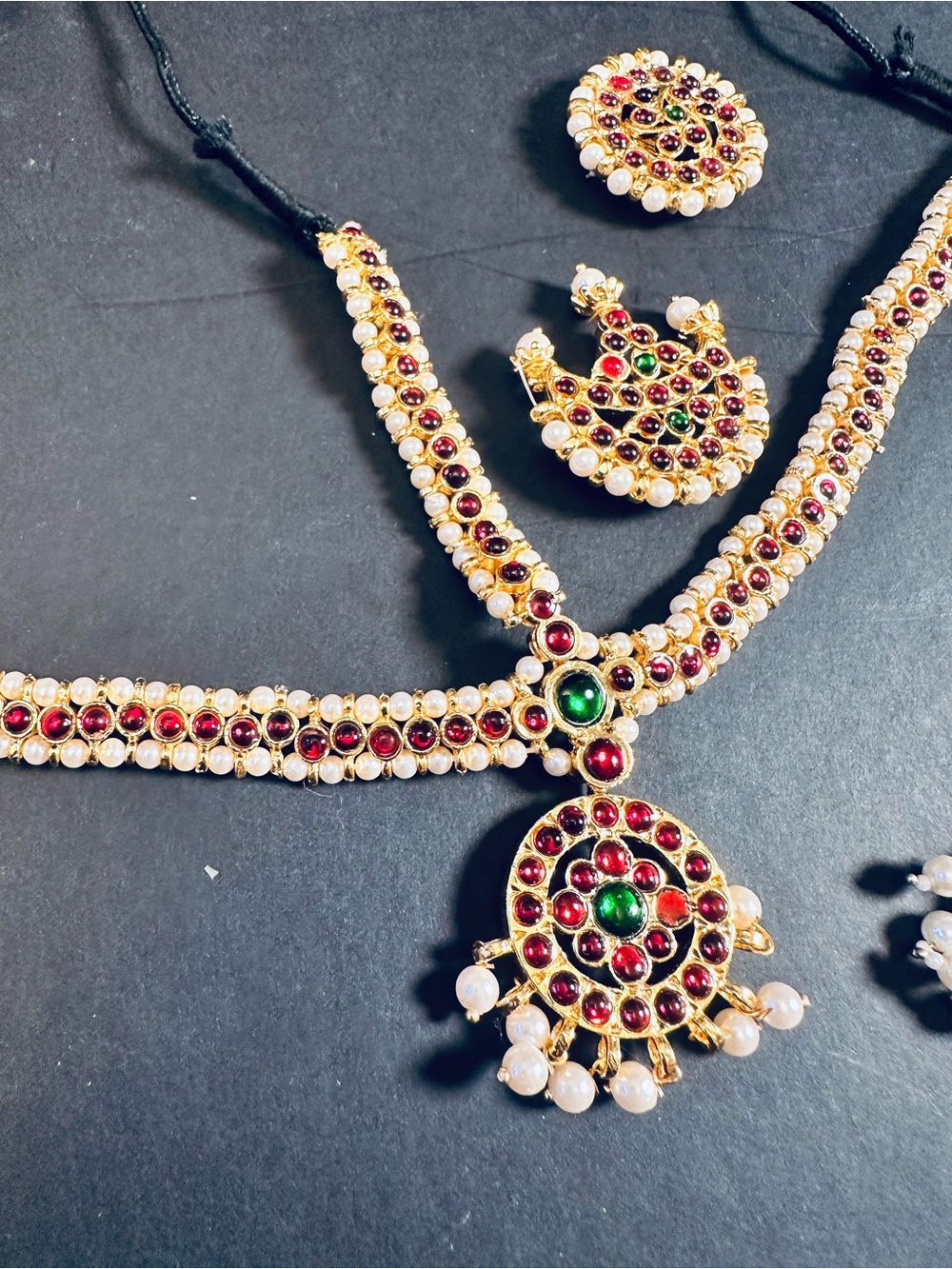Traditional Gold-Plate Necklace with Green & Red Stones and Pearls